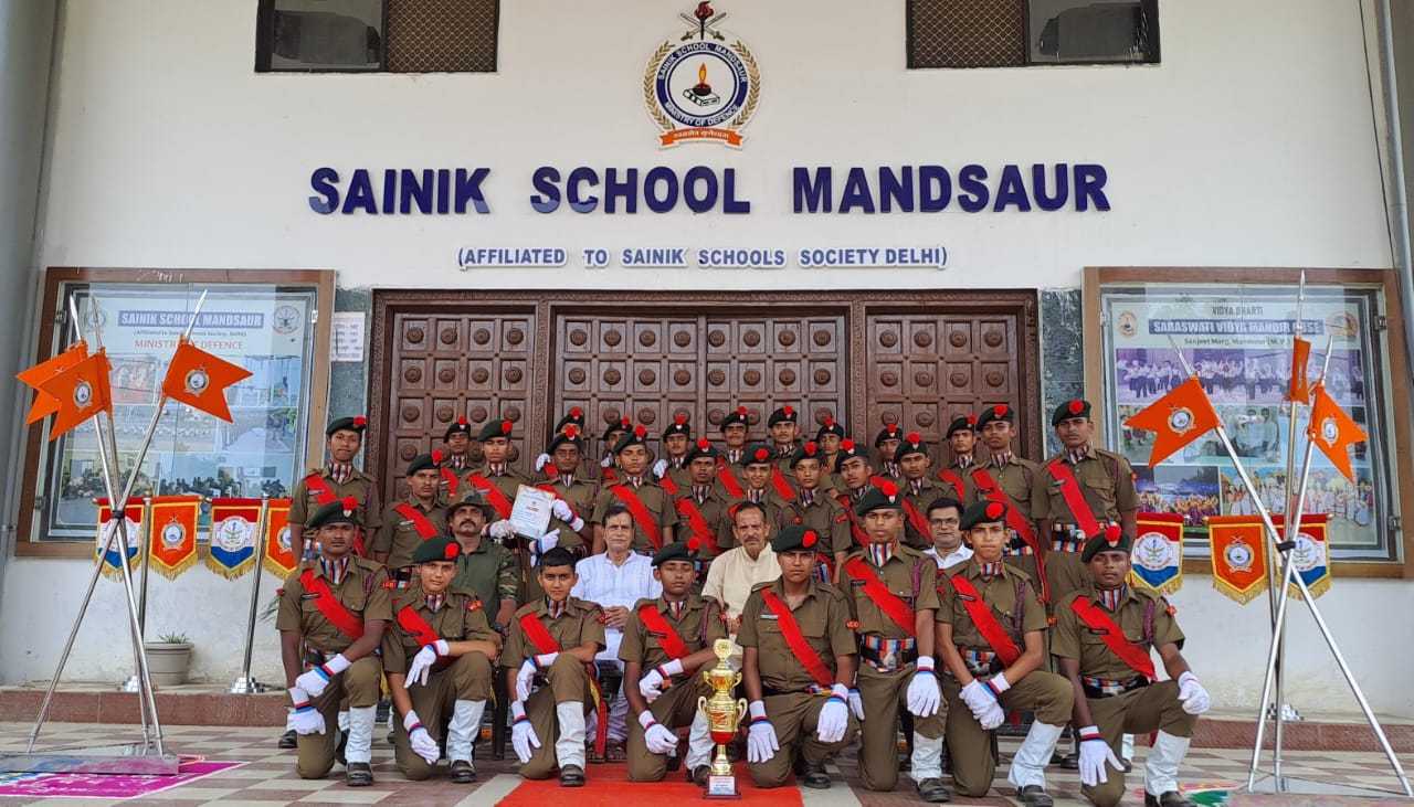 JUNIOR DEVISION PARED